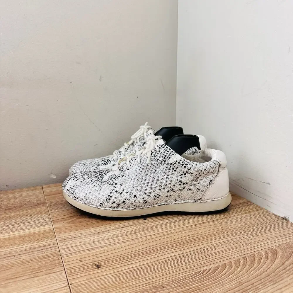 Alegria Essence Posh Silver lace-up sneakers Snake Print Women’s Size 6